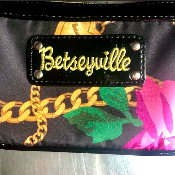 🆕🔥BETSY JOHNSON SUPER CUTE BEAUTIFUL BLACK&BEAUTIFUL DESIGNED POUCH NWOT!! - Picture 4 of 12